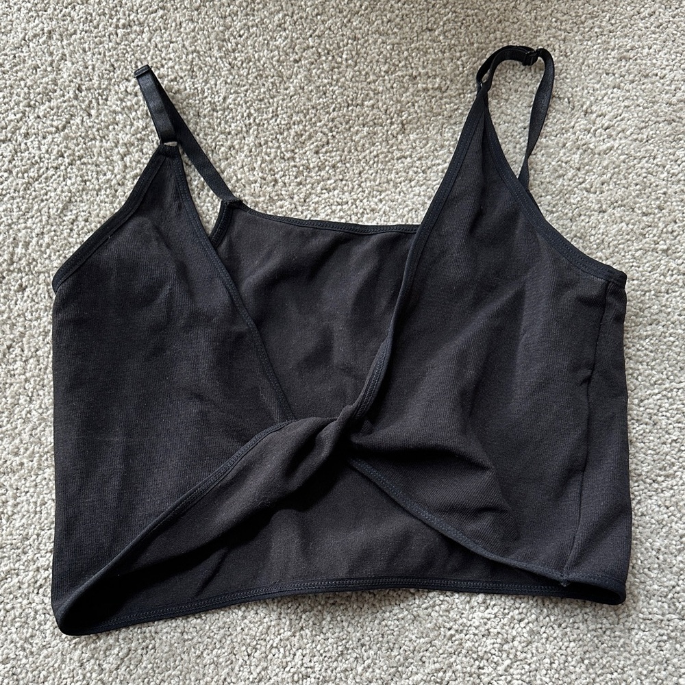 Mi Ami by Francesca’s Black Twist-Front Cropped Cami Top